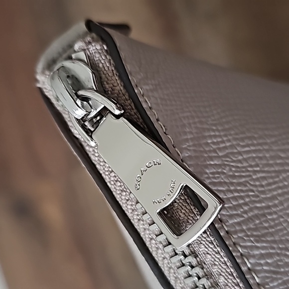 Coach Large Tan Handbag - Picture 10 of 16